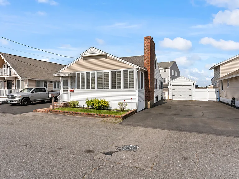 12 Harris Ave — Photo 6