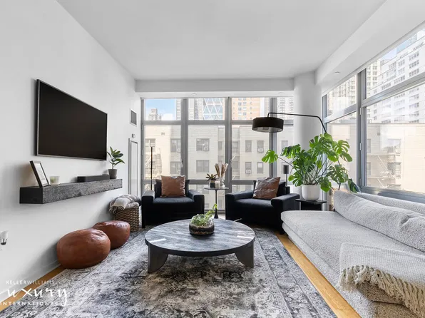 310 West 52nd Street image 2 of 15