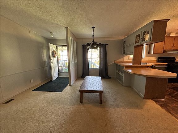 3rd image of 305 Sunset Dr