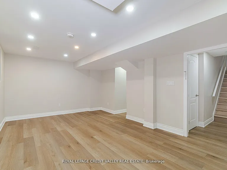 18 Trailhead Cres — Photo 16