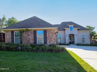 905 Burdonne Dr, Biloxi, MS 39532