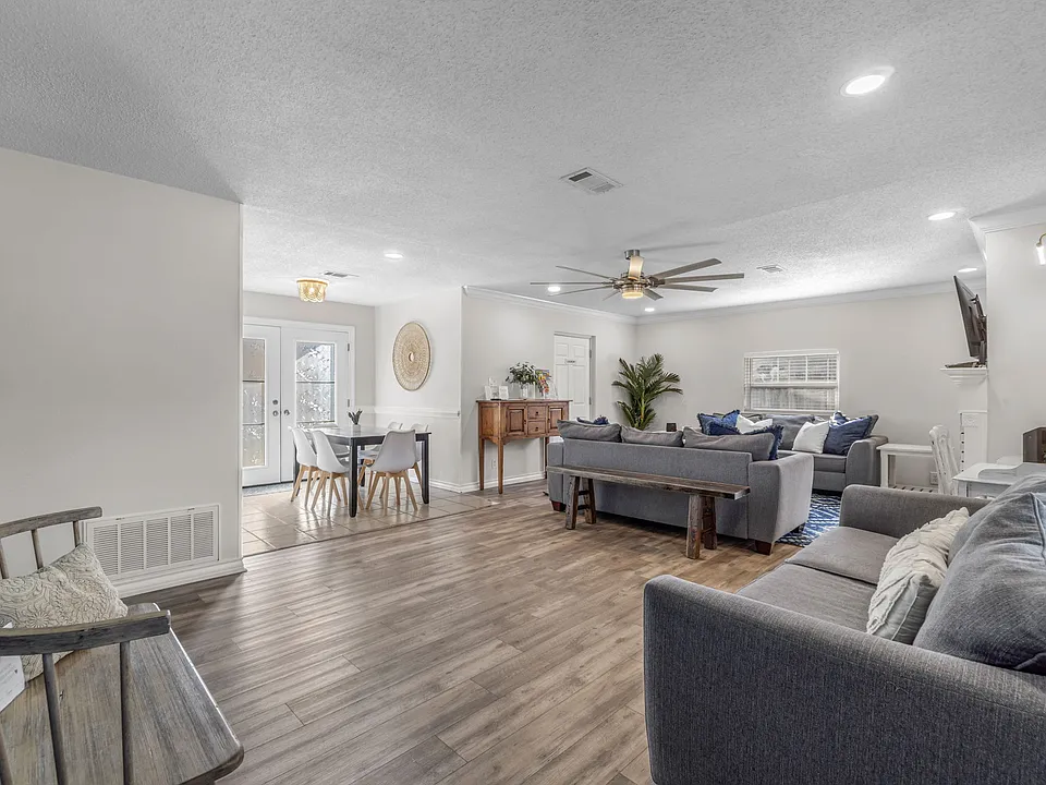 375 Oakland Cir