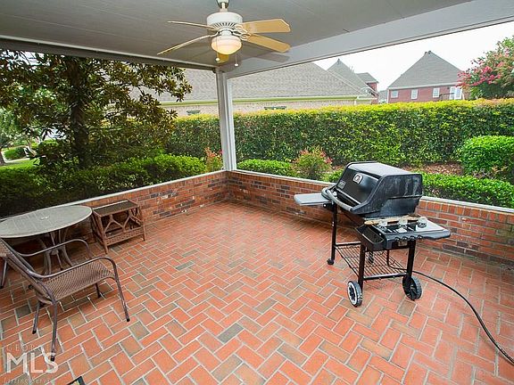 5th image of 1802 Glenwood Ln