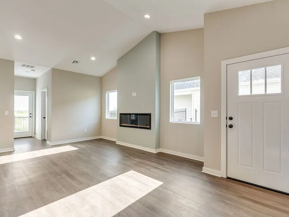 15214 W Kristina St