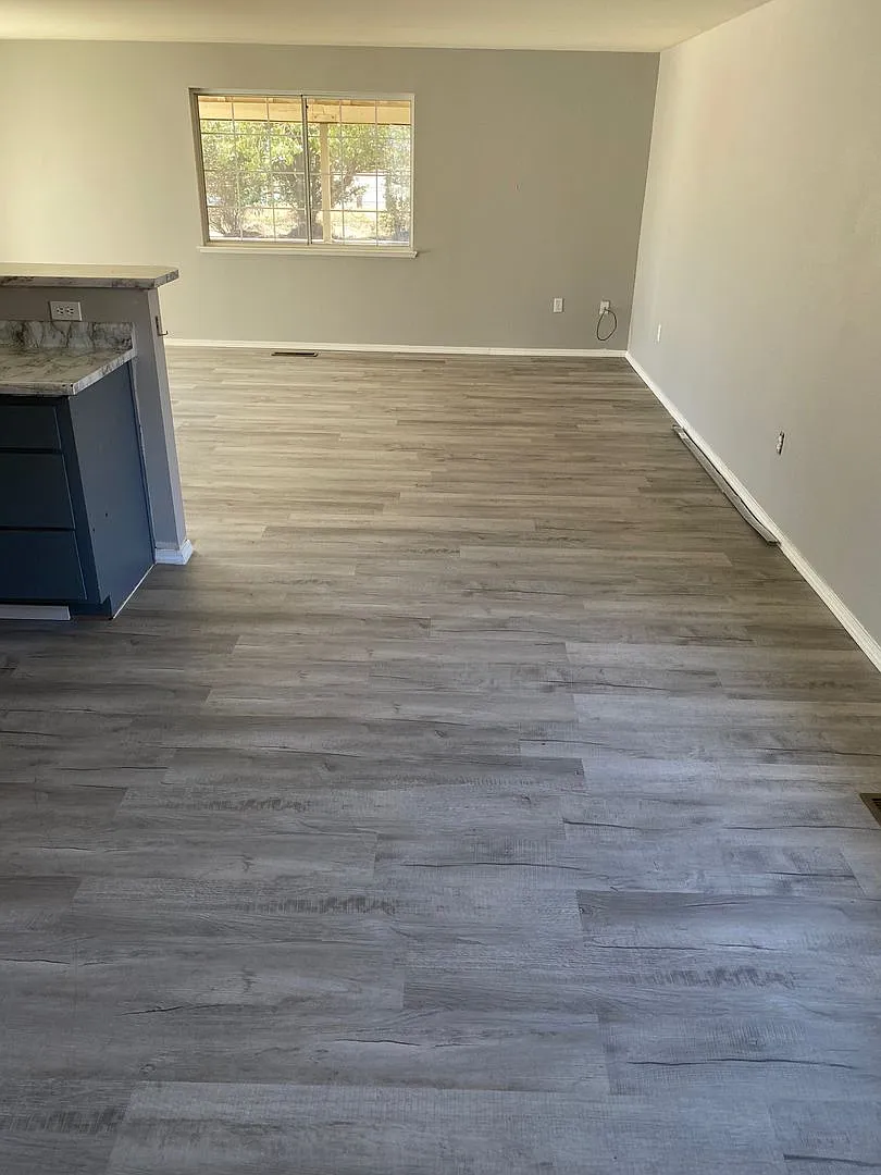 Spacious Dayton home on a large lot! — Photo 3