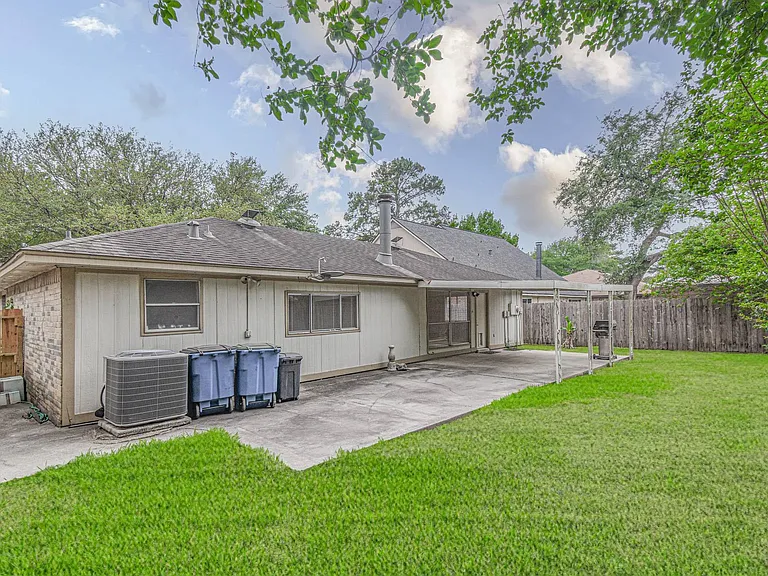 4922 Bridgemont Ln — Photo 23