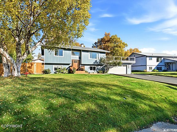 3rd image of 10121 Marmot Ct