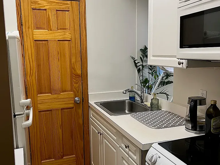 234 Thompson St #7 — Photo 7