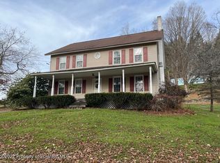 28 Manzer Rd, New Milford, PA 18834