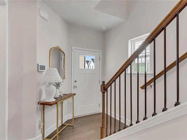 624 Spadina Rd — Photo 6