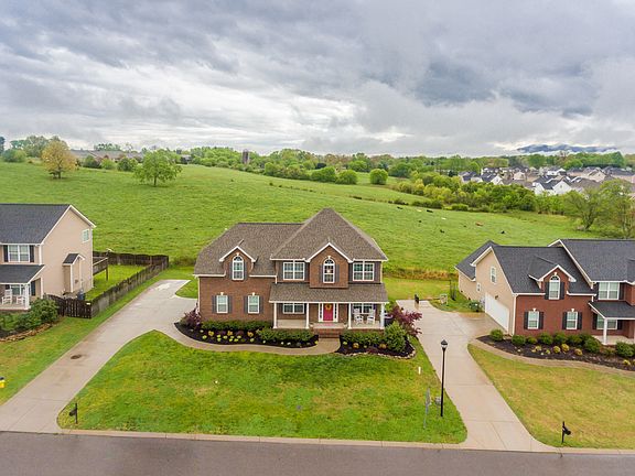 5th image of 132 Ellington Dr