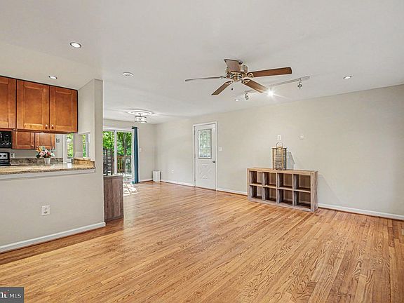 3rd image of 7409 Lake Dr