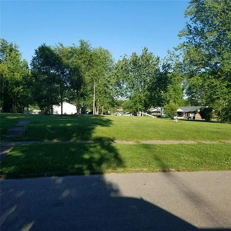 806 N Oliver St photo 1