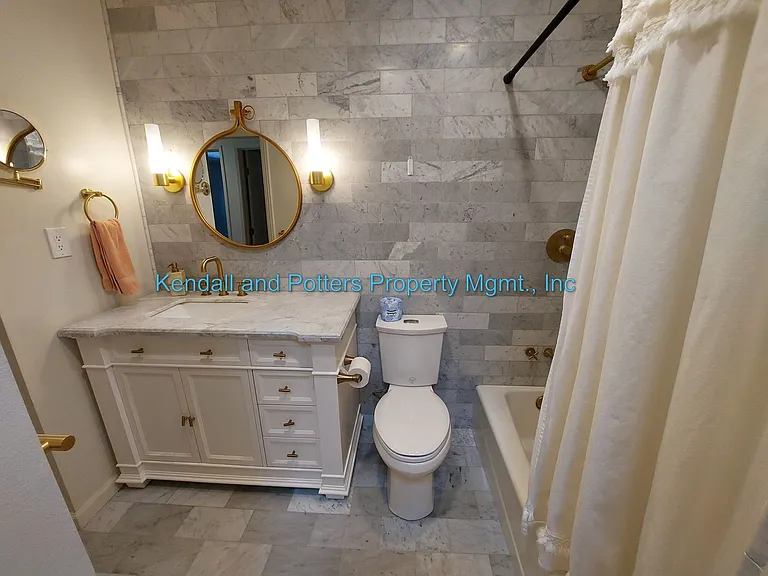 1121 Sutherland Ln #1 — Photo 13