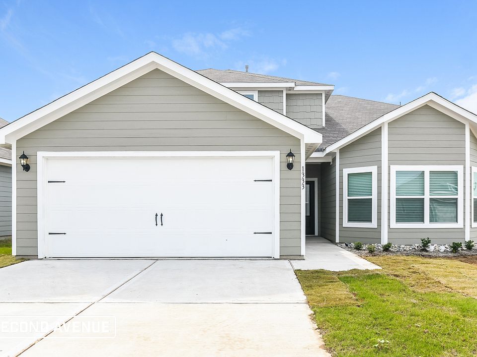 1st image of 1333 Woodwinds Dr
