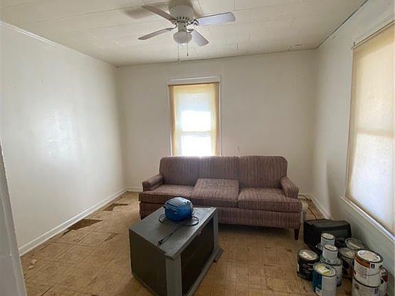 2nd image of 1222 12th St NE