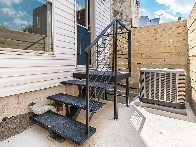 1836 N Marshall St — Photo 2
