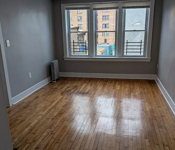 315 William St — Photo 2