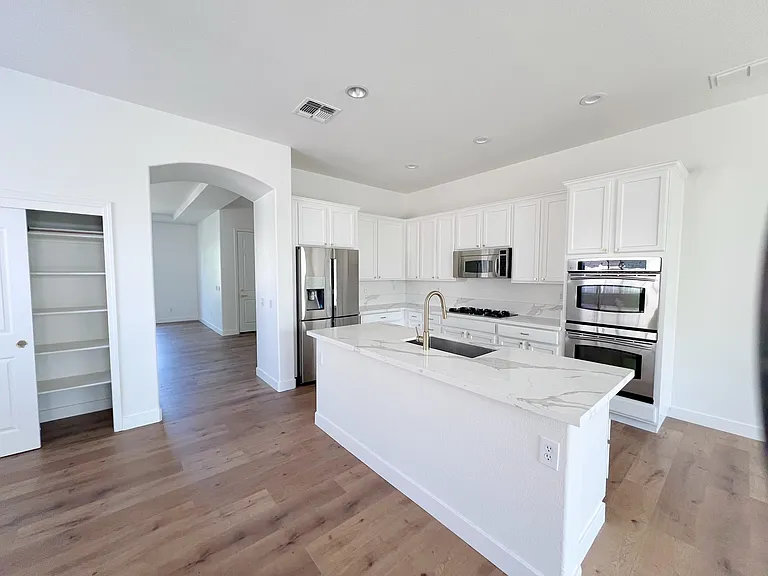 10233 Stathos Dr — Photo 5