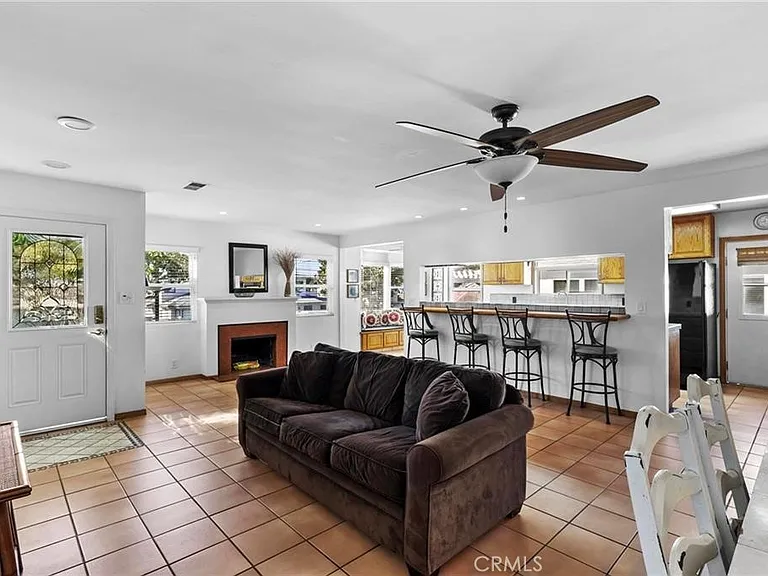810 N Maria Ave — Photo 3