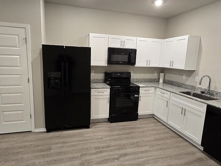 6605 NW Kathleen St — Photo 14