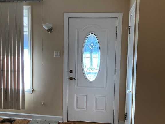 4th image of 5858 W Warwick Ave