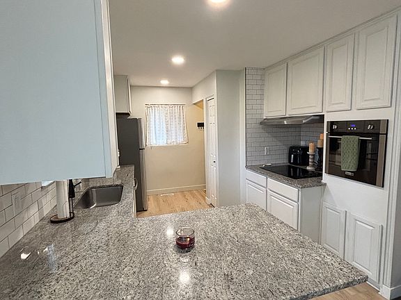 5th image of 901 Briarwood Ln