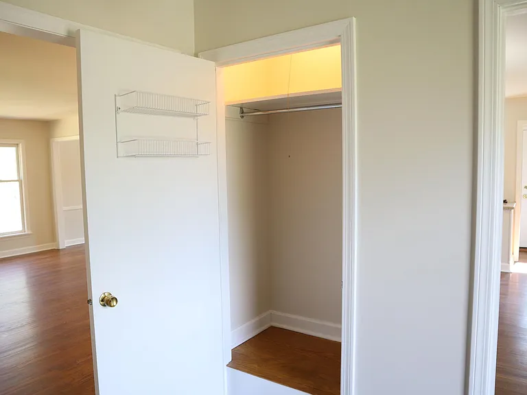 2331 Thornhill Rd — Photo 7