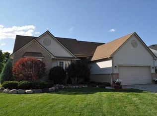 134 Easton Dr, South Lyon, MI