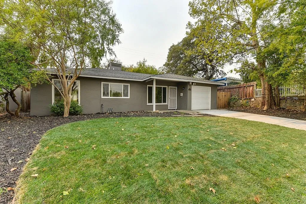 3209 Back Cir photo 1