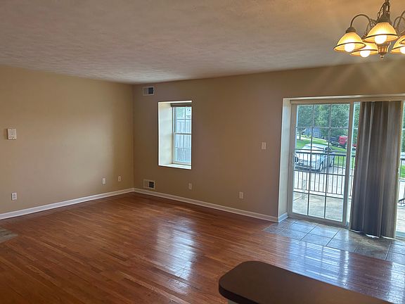 3rd image of 223 Herbst Rd APT 5