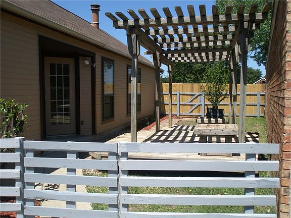 3rd image of 306 Teakwood Ln