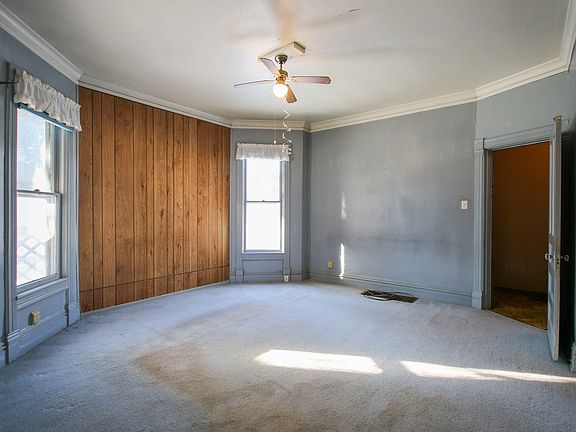 3rd image of 224 W Washington St