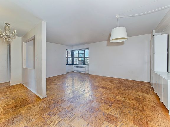 3rd image of 385 Grand St APT L1806