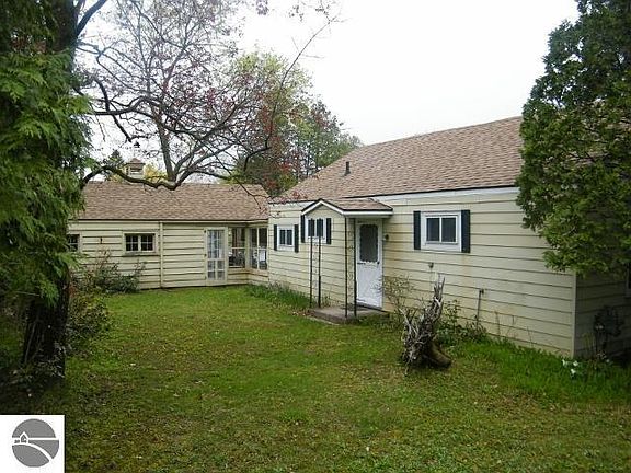 2nd image of 2393 Green St