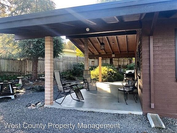 4th image of 693 W Cotati Ave