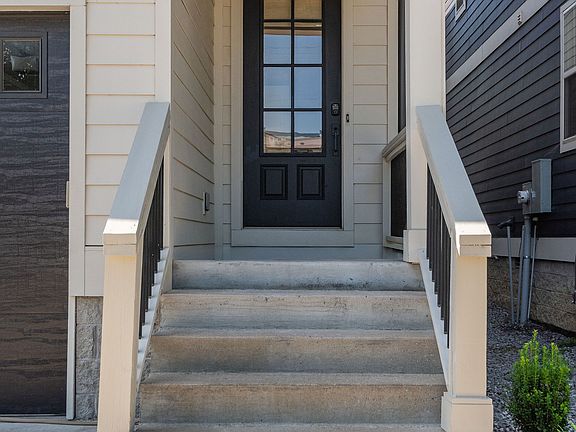 4th image of 827A Watts Ln