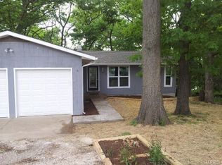 85 E Lake Rd, Fenton, MO 63026