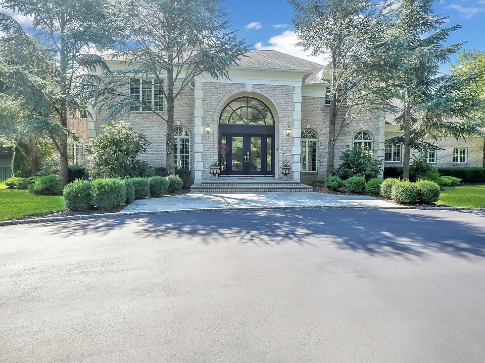 1st image of 31 Stirrup Dr