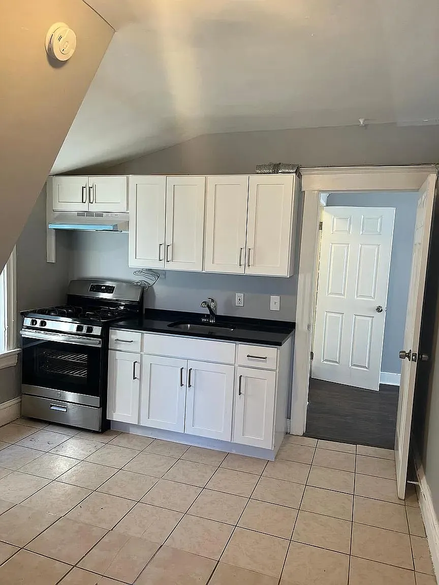 2 bed, $1,548 — Photo 1
