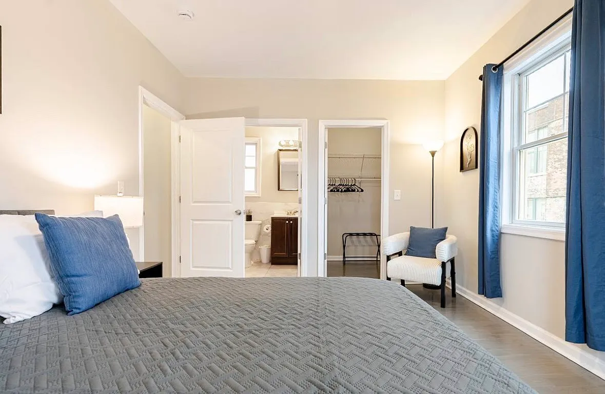 3 bed, 2400 sqft, $4,500 — Photo 3