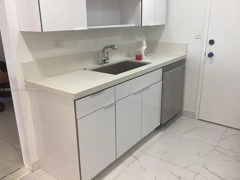 800 NE 195th St #415 — Photo 9