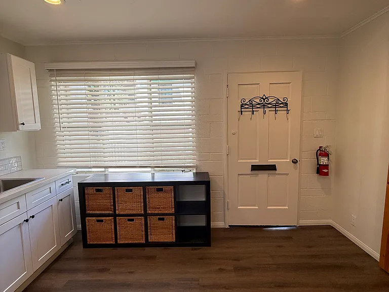 324 E Carrillo St #B — Photo 14