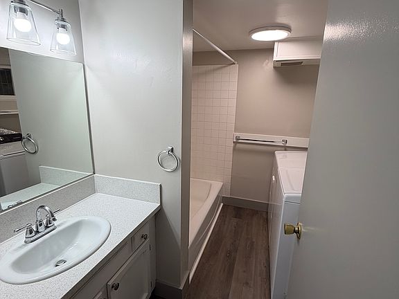 4th image of 927 NW 24th Ave Unit 2