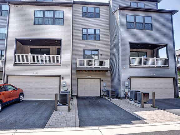 3rd image of 43432 Apple Orchard Sq