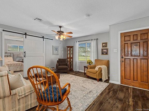 4th image of 451 Champagne Cir