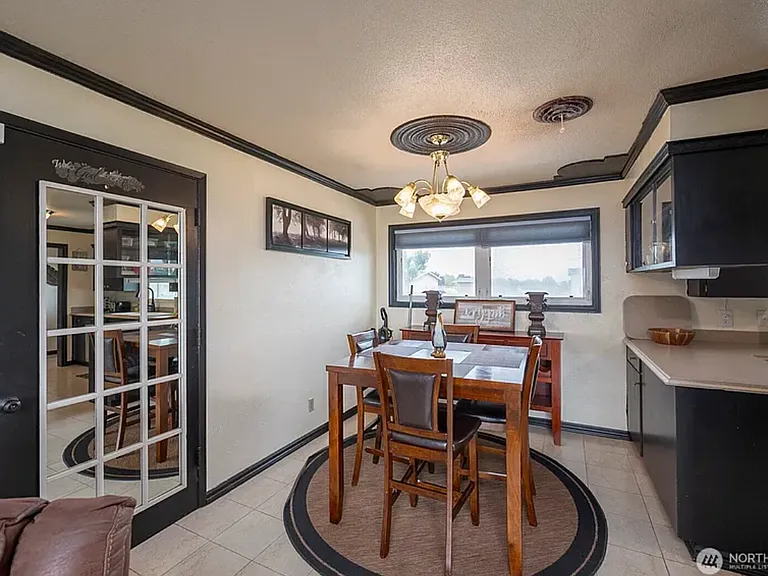 634 N Crestview Dr — Photo 7