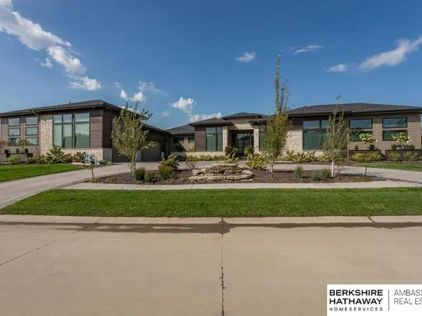 1528 S 218th St, Elkhorn, NE 68022