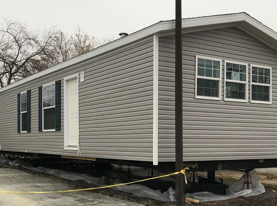 1st image of 499 Sterling St E