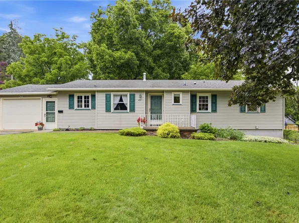 435 Whipple Ln, Rochester, NY 14622